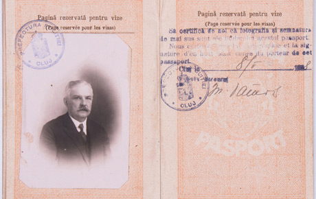 Pașaportul lui Ioan Suciu. Document cu fotografie, hârtie, 13,5 x 9 cm. Achiziție, Ion Simion, Timișoara, p.v. nr. 954/26 iunie 1981.