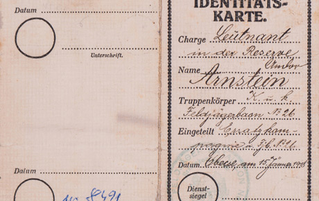 Carte de identitate a sublocotenentului Arnold Arnstein, 15 ianuarie 1918. Document în limba germană, cu fotografie, hârtie, 11 x 7 cm. Donație, Arnold Arnstein, p.v. nr. 17/24.01.1994.