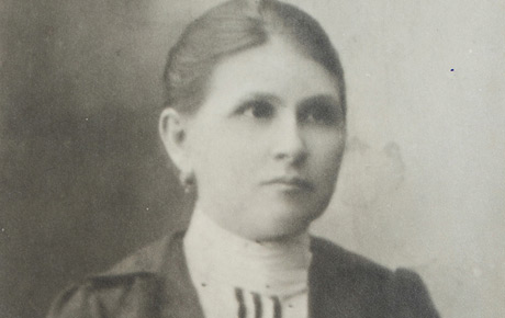 Mama lui Valeriu Șeredan, 1890. Fotografie, 18x11,5 cm. Donație, p.v. nr. 231/25.08.1991.