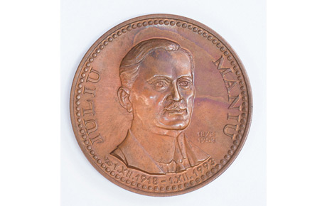 Medalie omagială Iuliu Maniu 1.XII.1918-1.XII.1993. Metal, ștanțare, D: 6 cm. Achiziție, Emilian Valea, p.v. nr. 376/11.1994.