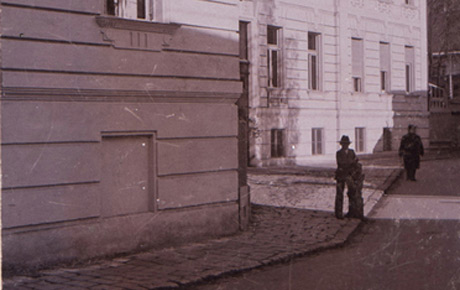 Sediul ziarului Românul, Arad. Fotografie, 15 x 22 cm. Donație, Lucia Ioan, Timișoara; donație, Ovidiu Avramescu, București, 1981.