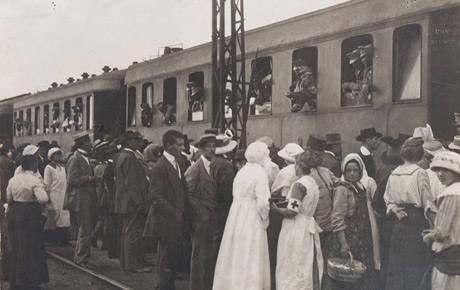 Gara din Arad la începutul sec. XX. Fotografie, 28 x 21,8 cm. Donație, 1959.