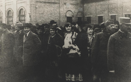Primirea generalului Henri Berthelot la gara din Arad, 29 decembrie 1918. Fotografie, 16 x 22 cm. Fond vechi.