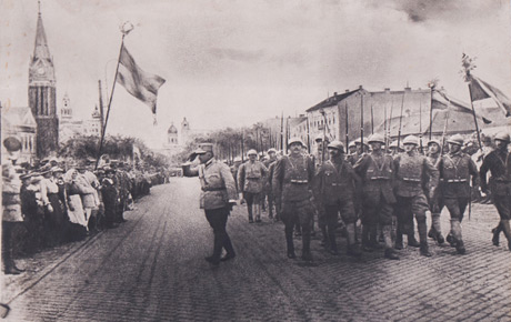 Intrarea armatei și inaugurarea administrției românești în Arad, 1919. Fotografie, 37 x 50 cm. Fond vechi.