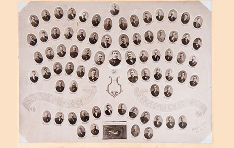 Corul bărbaților din Sânicolaul Mic, 1907. Fotografie sepia, 28 x 38 cm; 40 x 51 cm. Donație, Szilbertisz Erika, Arad, p.v. nr. 1124/16 iunie 1982. 
