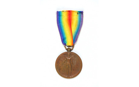 Medalie ”Marele Război pentru Civilizație”. Metal, ștanțare, Ltotală: 10 cm, D: 3 cm. Achiziție, Elvina Ludoșanu, p.v. nr. 1014/9.06.1976.
