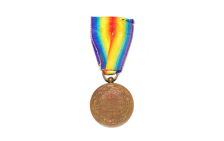 Medalie ”Marele Război pentru Civilizație”. Metal, ștanțare, Ltotală: 10 cm, 3 cm. Achiziție, Elvina Ludoșanu, p.v. nr. 1014/9.06.1976.
