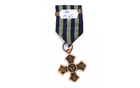 ”Crucea Comemorativă a Războiului. 1916-1918”, cu bareta ”Ardealul”. Decorație, metal, Ltotală: 10 cm; 4 cm. Achiziție, p.v. nr. 1760/1969.
