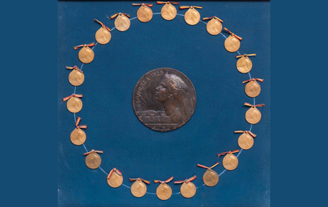 Salbă de medalii aniversare ”Unirea 1918-1928”, 1928. Metal, ștanțare, D: 3 cm. Naționalizare, 1957.